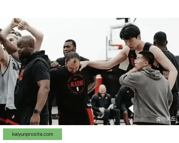 杨瀚森坦言手像叉子般难受期望回开拓者迎来全新表现