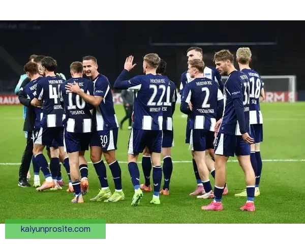 德累斯顿与赫塔球迷互掷烟火引发冲突 比赛中断20分钟局势紧张